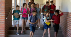 A tanárok már pelenkát is kötelesek cserélni a diákoknak ebben a svájci iskolában